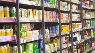 簡(jiǎn)約清新商場(chǎng)日用品促銷宣傳三折頁